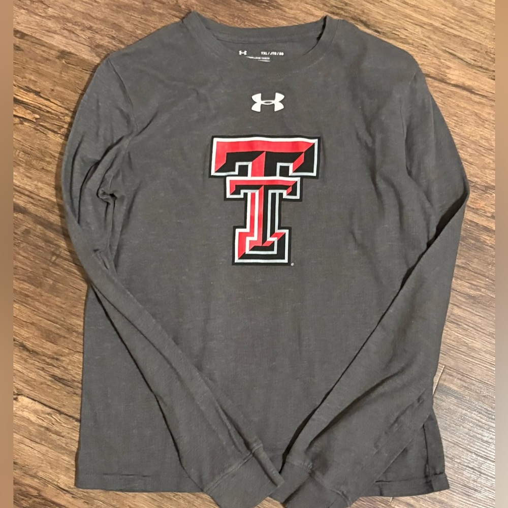 Boys Long Sleeve Under Armour Texas Tech Tee
Size XL